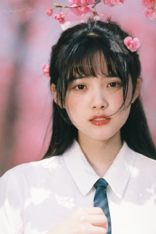 年轻的女老师在线